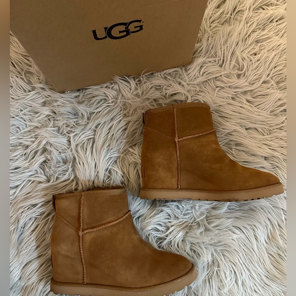 UGG Shoes - UGG a classic femme mini wedge in chestnut